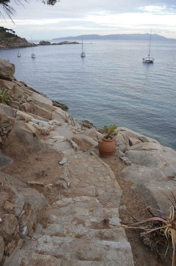 Ammiraglio - Villa Ziri Giglio Porto Esterno foto